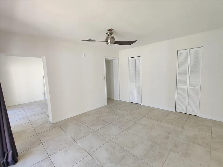 733 NE 18th Ave — Photo 57