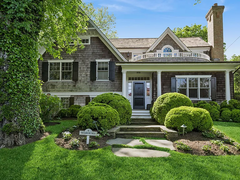 1 Meadow Way — Photo 2