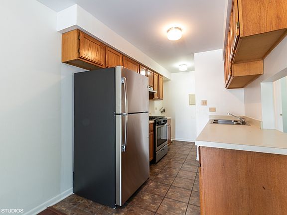 5th image of 19361 Oak Ave #1936