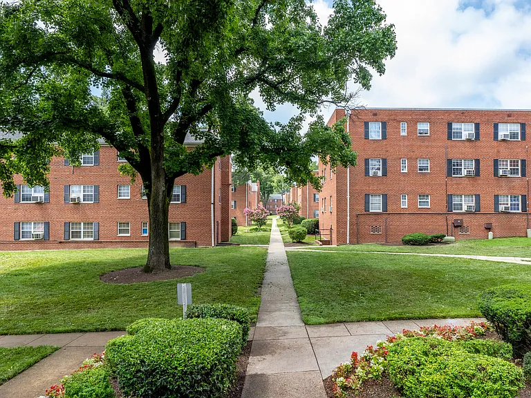 Univeristy City Apartments — Photo 2