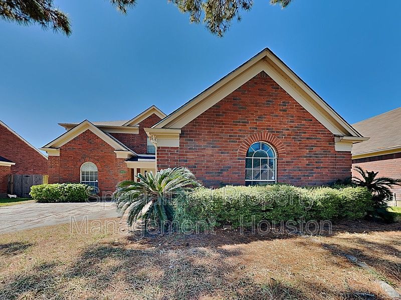 1st image of 18927 Oakway Dr