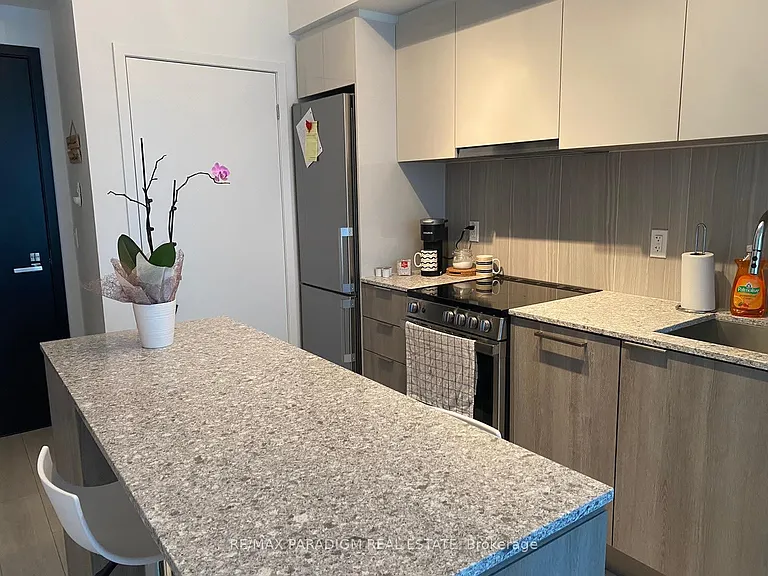 31 Tippett Rd #812 — Photo 2