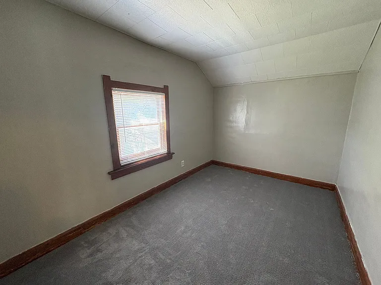 1489 Berdan Ave — Photo 7