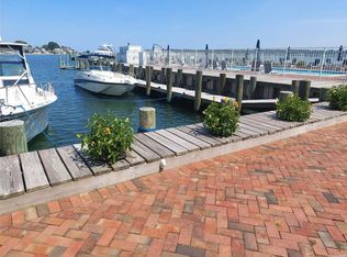 10 Stirling Cv #10, Greenport, NY 11944