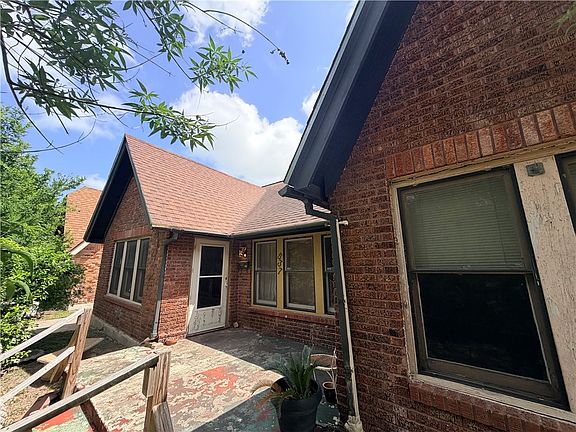 3rd image of 537 Naples St
