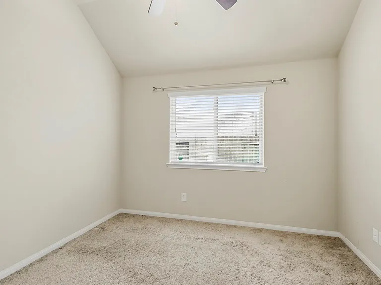 24142 Auburn Woods Ct — Photo 14
