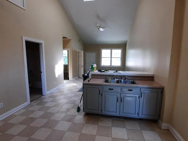 Kitchen sink cabinet