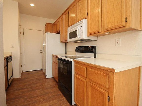 2nd image of 52 Chaucer Ln