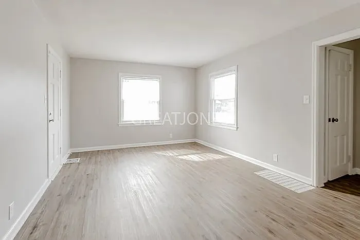 2 bed, 1.0 bath, 950 sqft, $1,285 — Photo 3