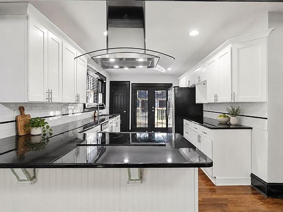3rd image of 1594 Beecher St SW