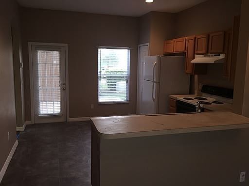 3rd image of 14238 Tanja King Blvd