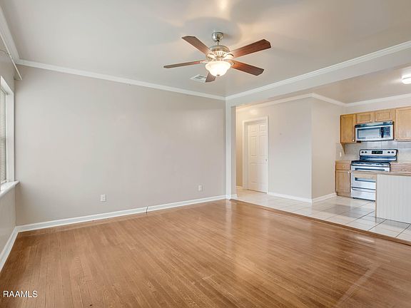 4th image of 111 Sharon St