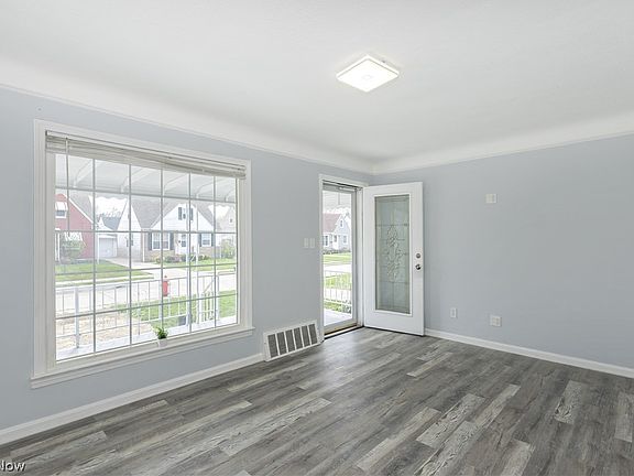 3rd image of 30025 Elgin Rd
