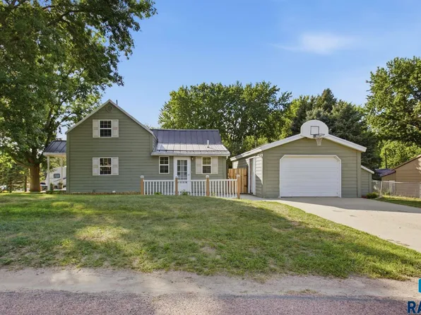 240 Oak Ave, Baltic, SD 57003