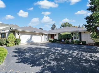 9S617 Brookbank Rd, Willowbrook, IL 60527