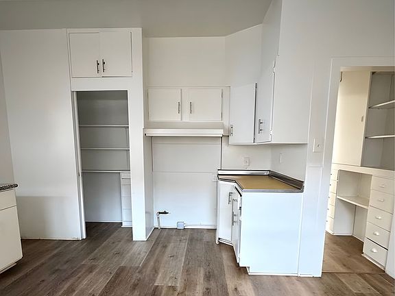 3rd image of 531 W 5th St #531