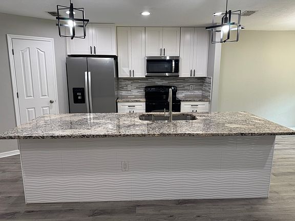 5th image of 6013 NW 41st Ln