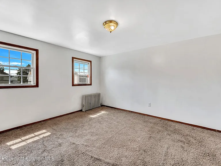630 E Lackawanna Ave — Photo 19