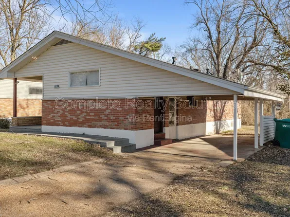 9834 Portage Dr, Saint Louis, MO 63136