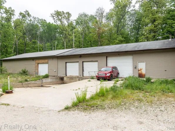 3322 W Long Lake Rd, Orleans, MI 48865
