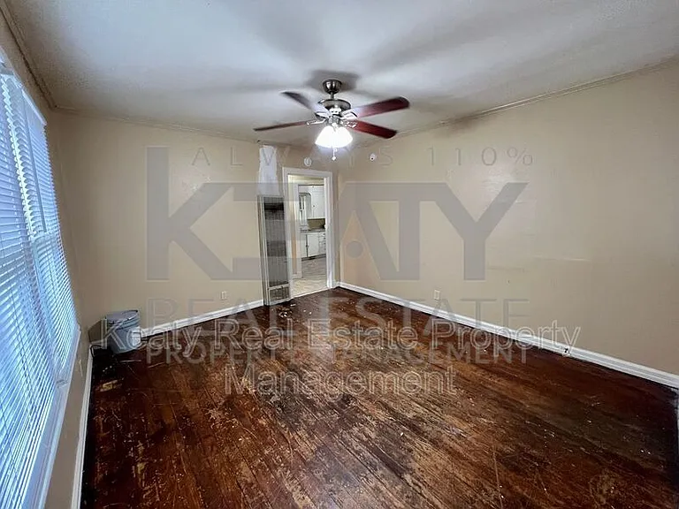 409 Silkwood St — Photo 4