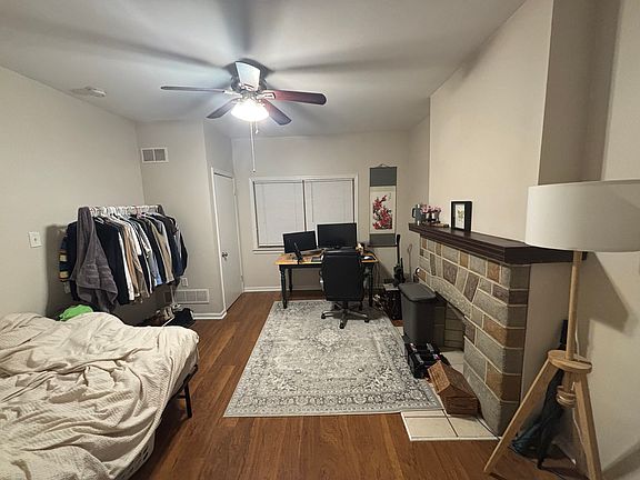 4th image of 15 Oakland Sq Unit 1