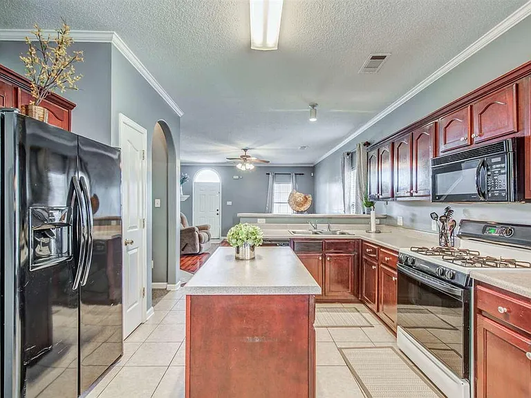 6851 Seaside Dr — Photo 4