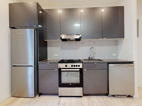 3rd image of 139 Payson Ave #3