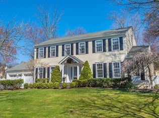 5 Valley View Dr, East Hanover, NJ