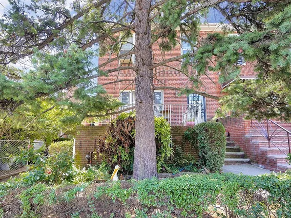 7308 68th Ave, Middle Village, NY 11379