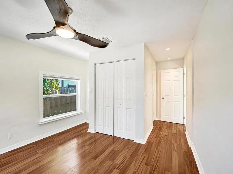 300 SW 19th Ave #0 — Photo 6