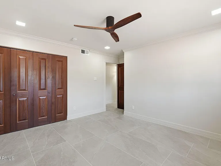 2221 E Vista Ave — Photo 27