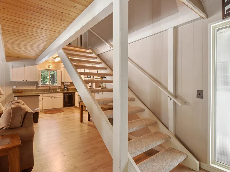 643 Agate Rd — Photo 3