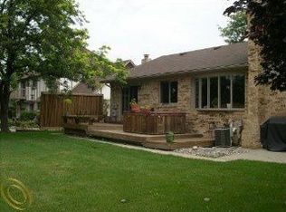 793 Snowmass Dr, Rochester Hills, MI 48309