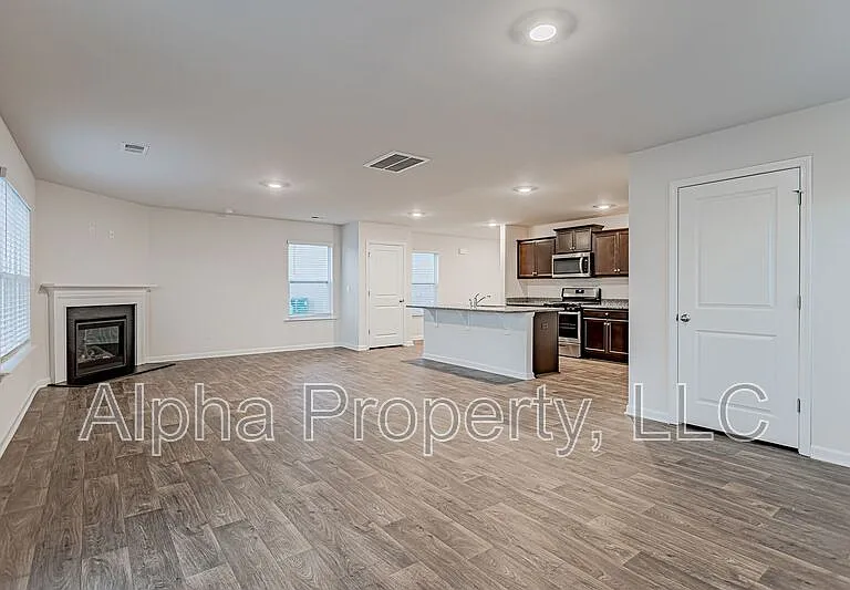 1210 Murdock Cir — Photo 9