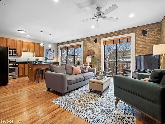 2nd image of 3551 N Paulina St #3