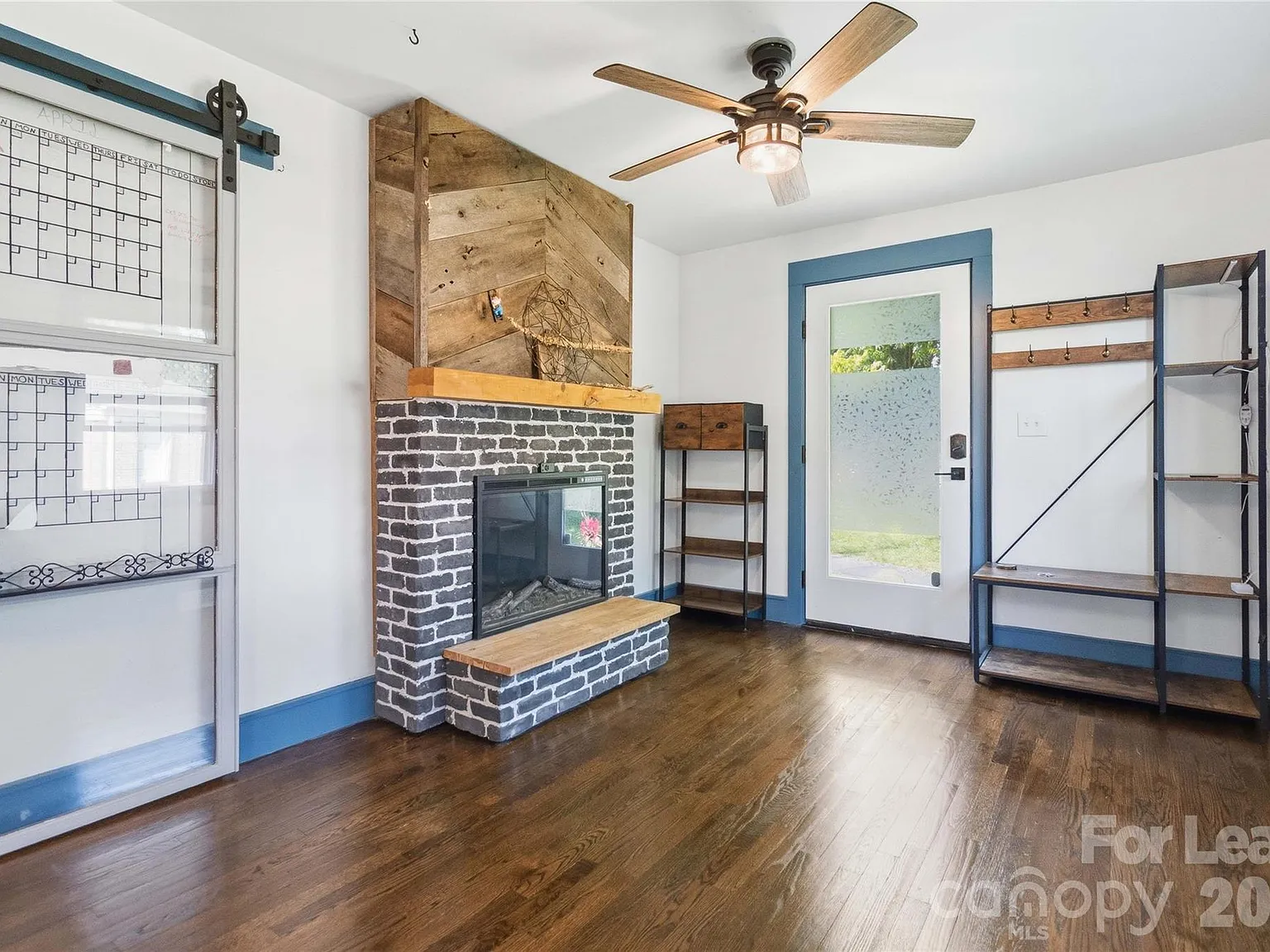 2 bed, 2.0 bath, 900 sqft, $1,800 — Photo 4