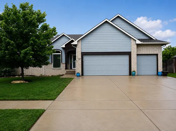 2030 N Walnut Creek Dr, Derby, KS 67037