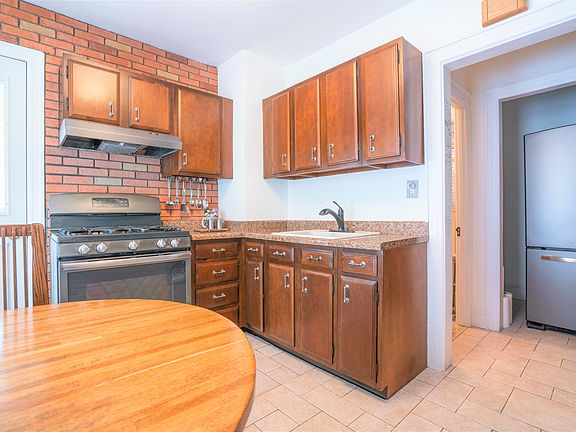 5th image of 1618 Kennellworth Pl