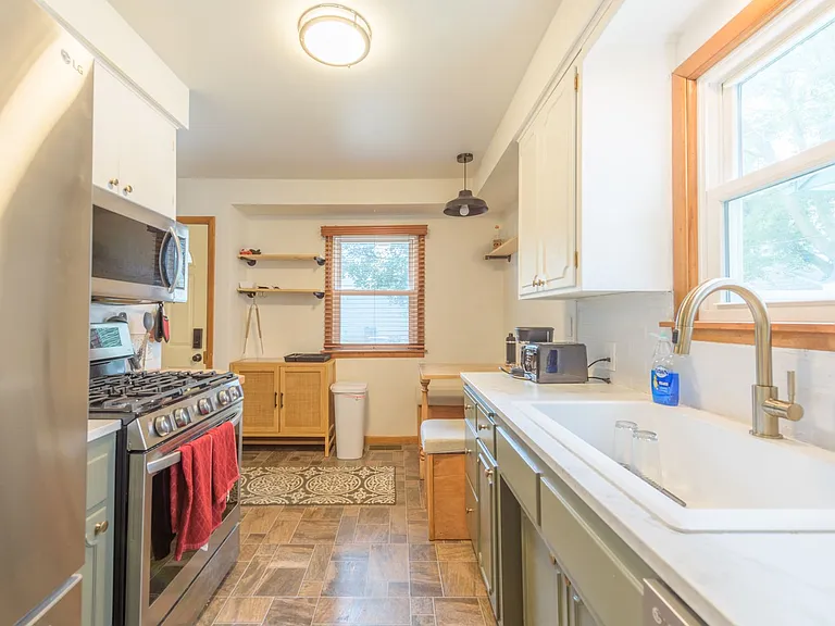 3243 Fillmore St NE — Photo 3