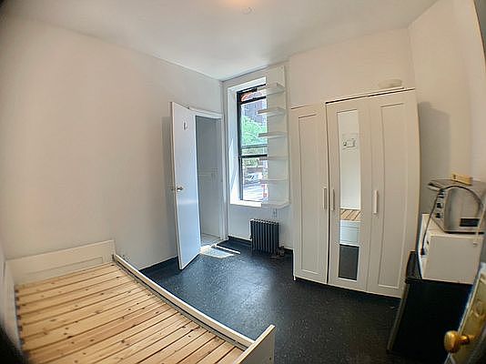 4th image of 201 W 95th St APT 303