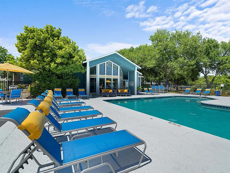 Ashley Lakehouse — Photo 6