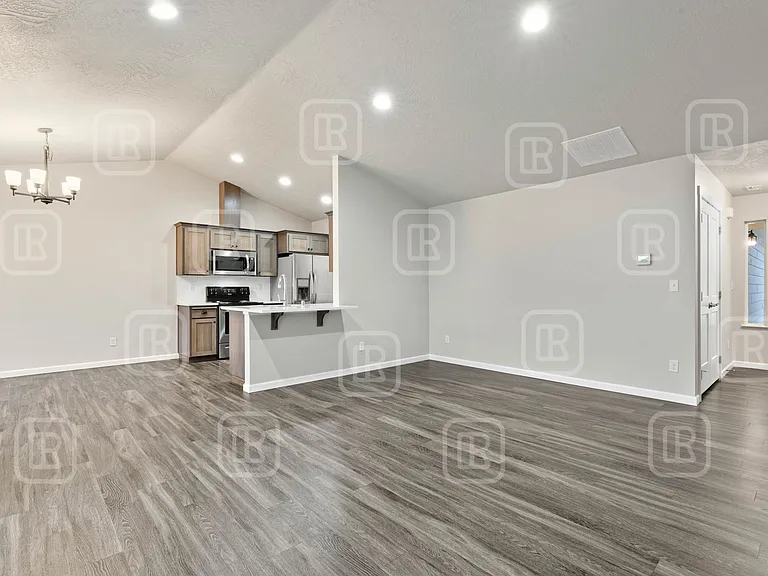 17020 E Knox Ln #1 — Photo 2