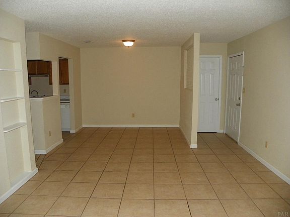 3rd image of 3352 Green Briar Cir APT A