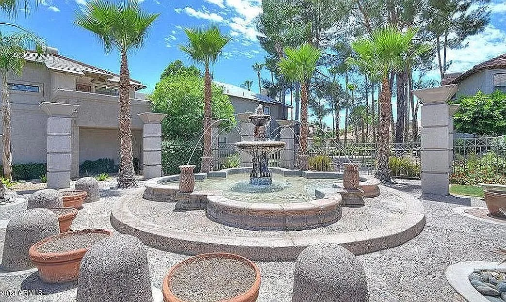 3 bed, 2.5 bath, 1800 sqft, $4,000 — Photo 3