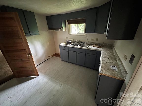 5th image of 831/833 N Oak St