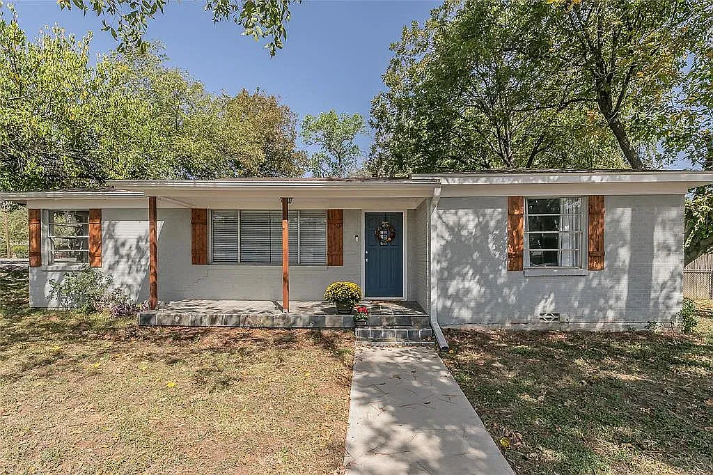 3 bed, 1595 sqft, $2,000 — Photo 1