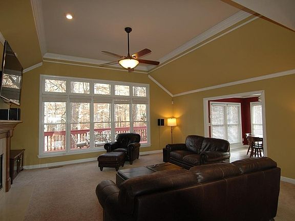 4th image of 4067 Volley Ln