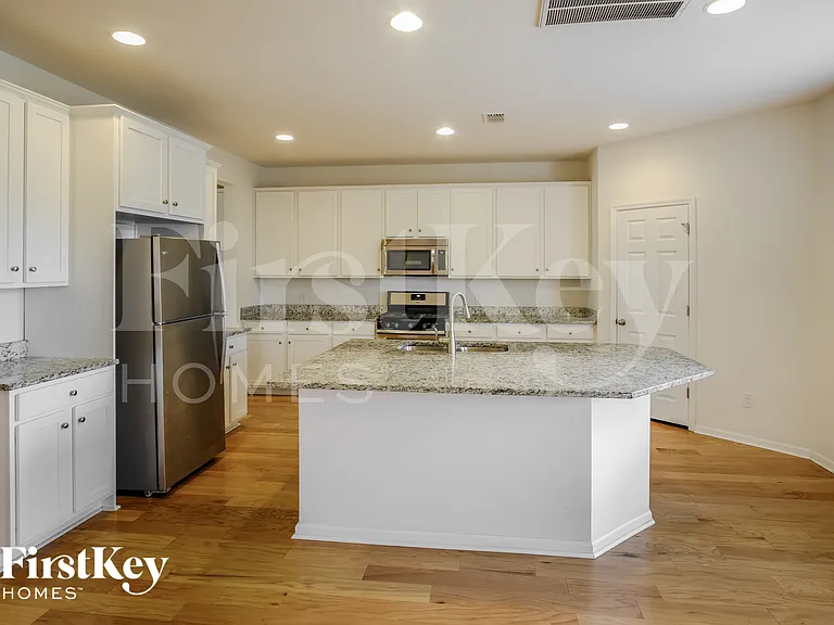 318 Beachgrass Ln — Photo 5