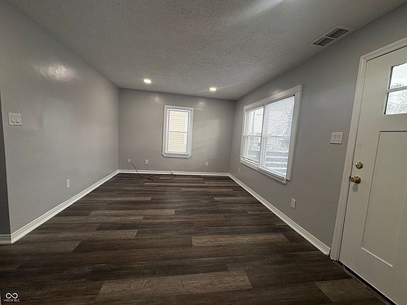 2nd image of 1402 E Willard St